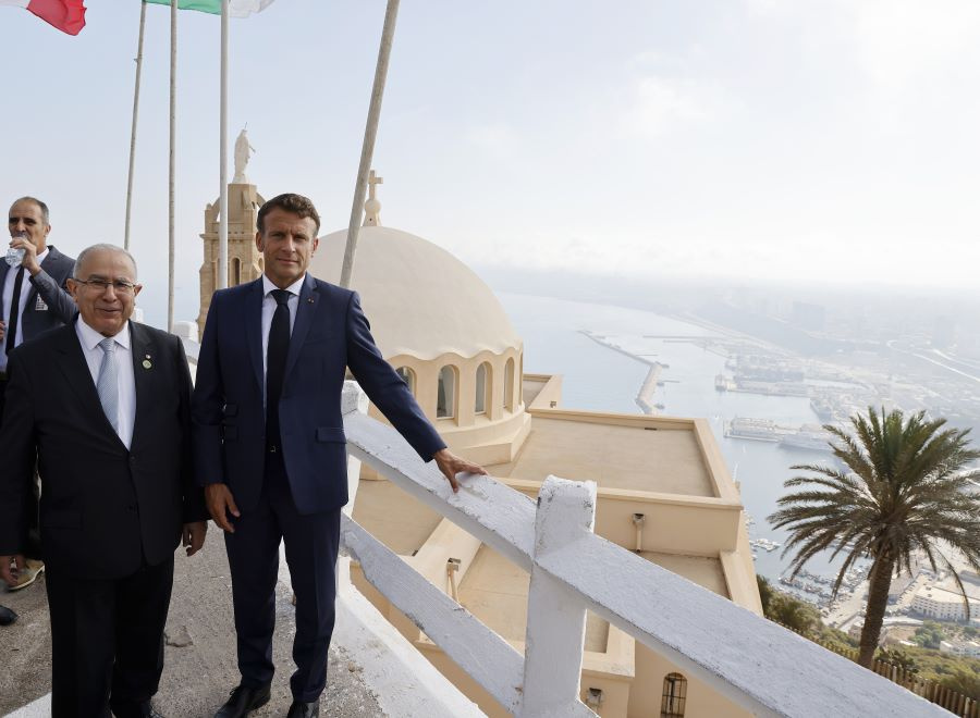 Macron conclut son opération de charme en Algérie