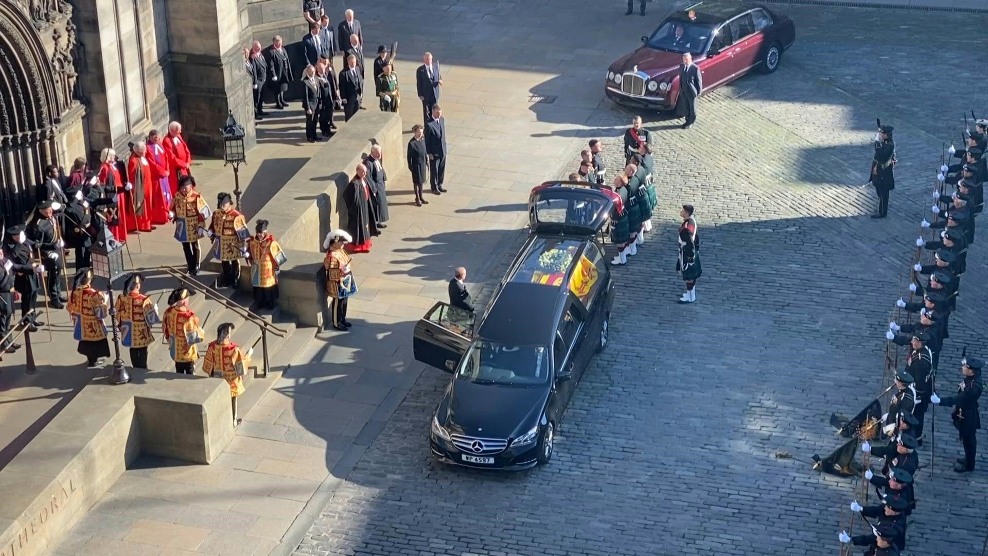 Dernière nuit à Buckingham pour Elizabeth II