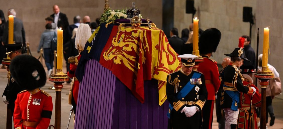 Elizabeth II: veillée funèbre des princes et du peuple