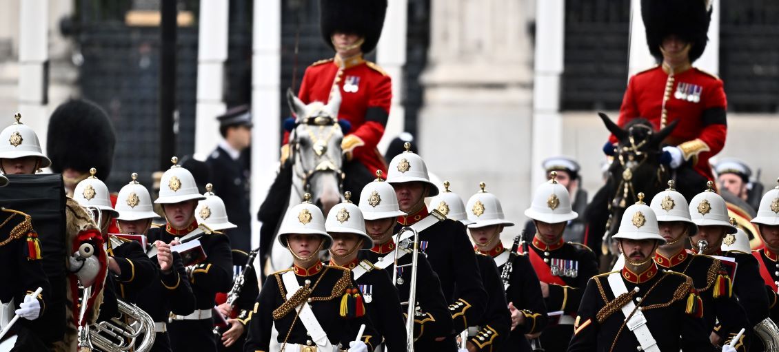 Une procession funèbre dans la tradition royale britannique