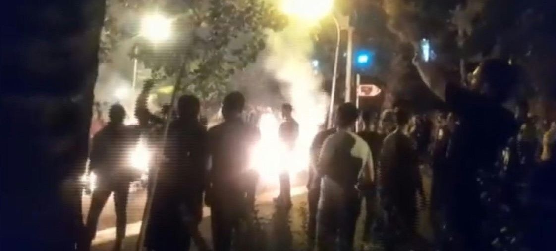 La nuit tombée, les manifestants investissent les rues iraniennes