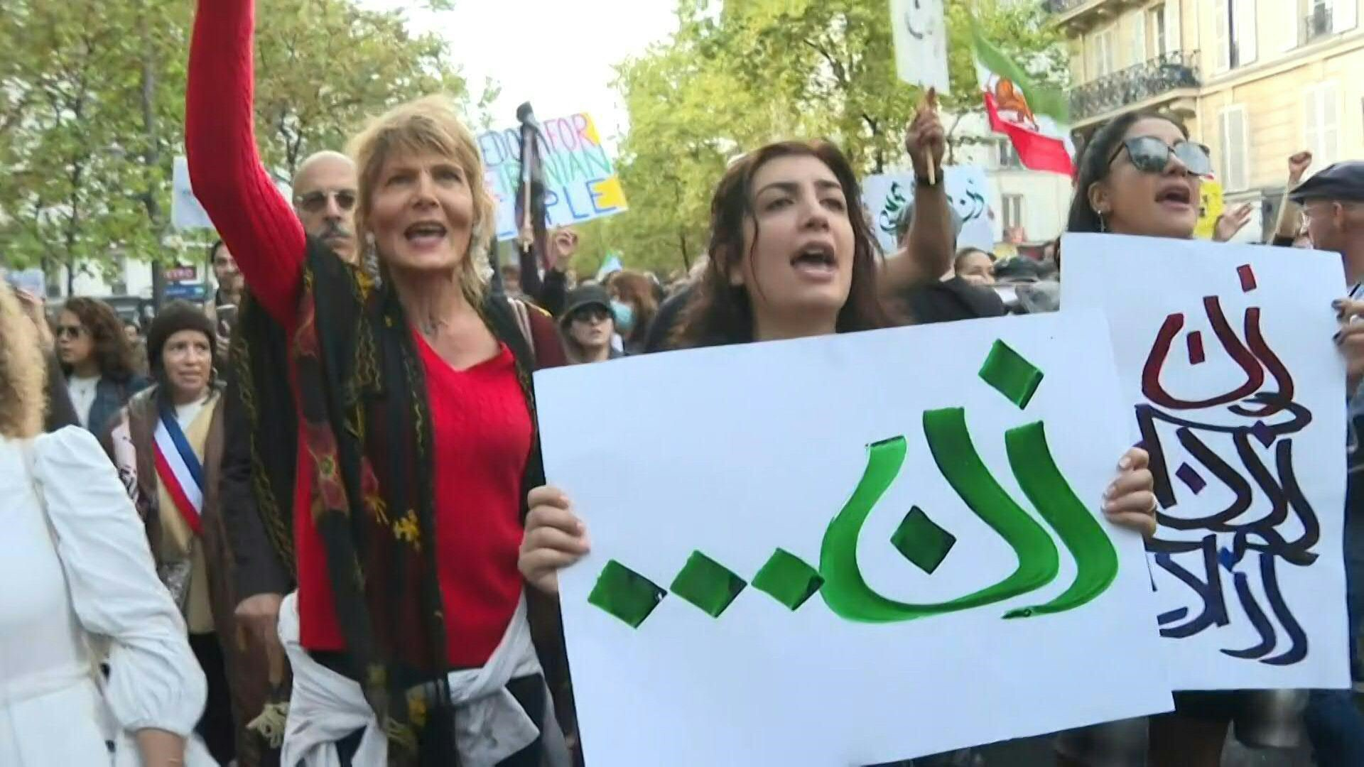 Manifestations massives en France en soutien aux Iraniens