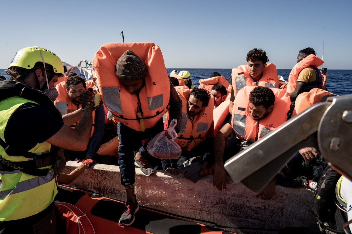 Des centaines de migrants coincés en Méditerranée