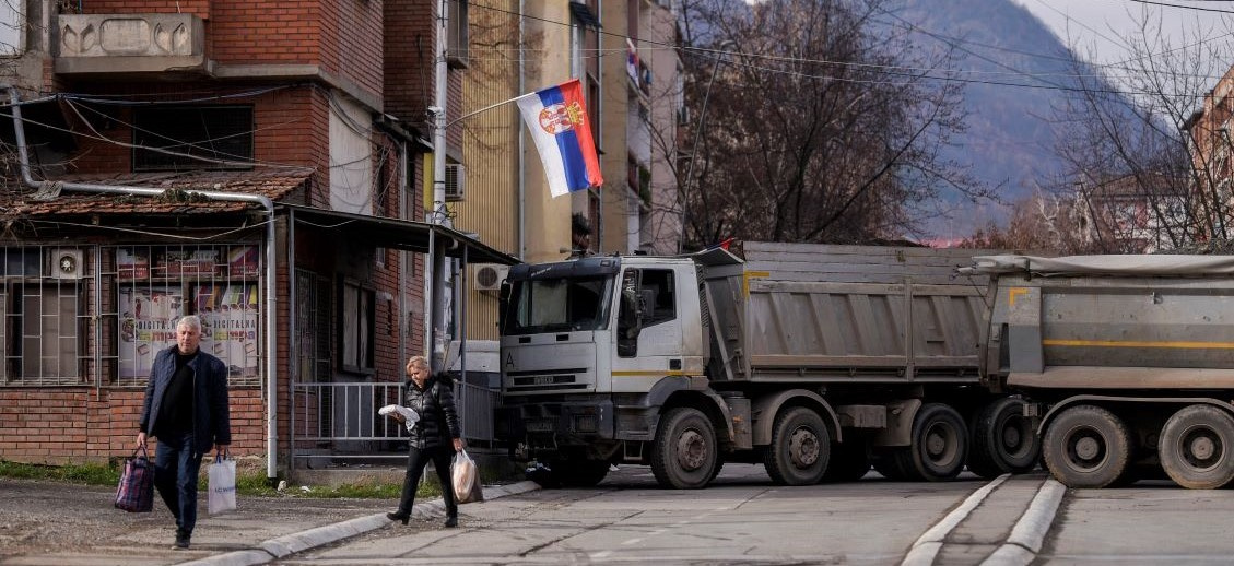 Kosovo: la minorité serbe lève ses barrages routiers