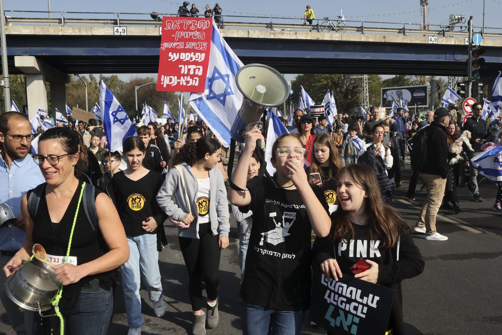 Des milliers d’Israéliens défilent pour la démocratie