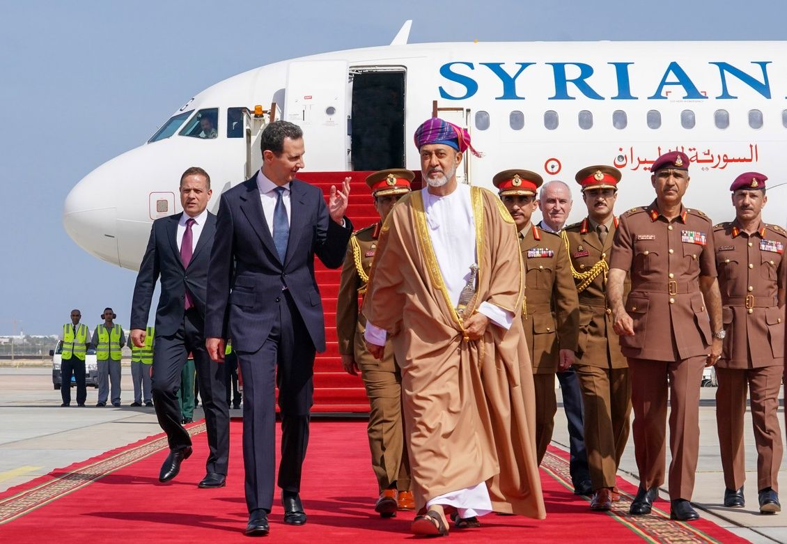 Assad poursuit à Oman le rapprochement avec les pays arabes