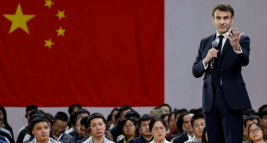 Macron à Canton pour rencontrer des étudiants