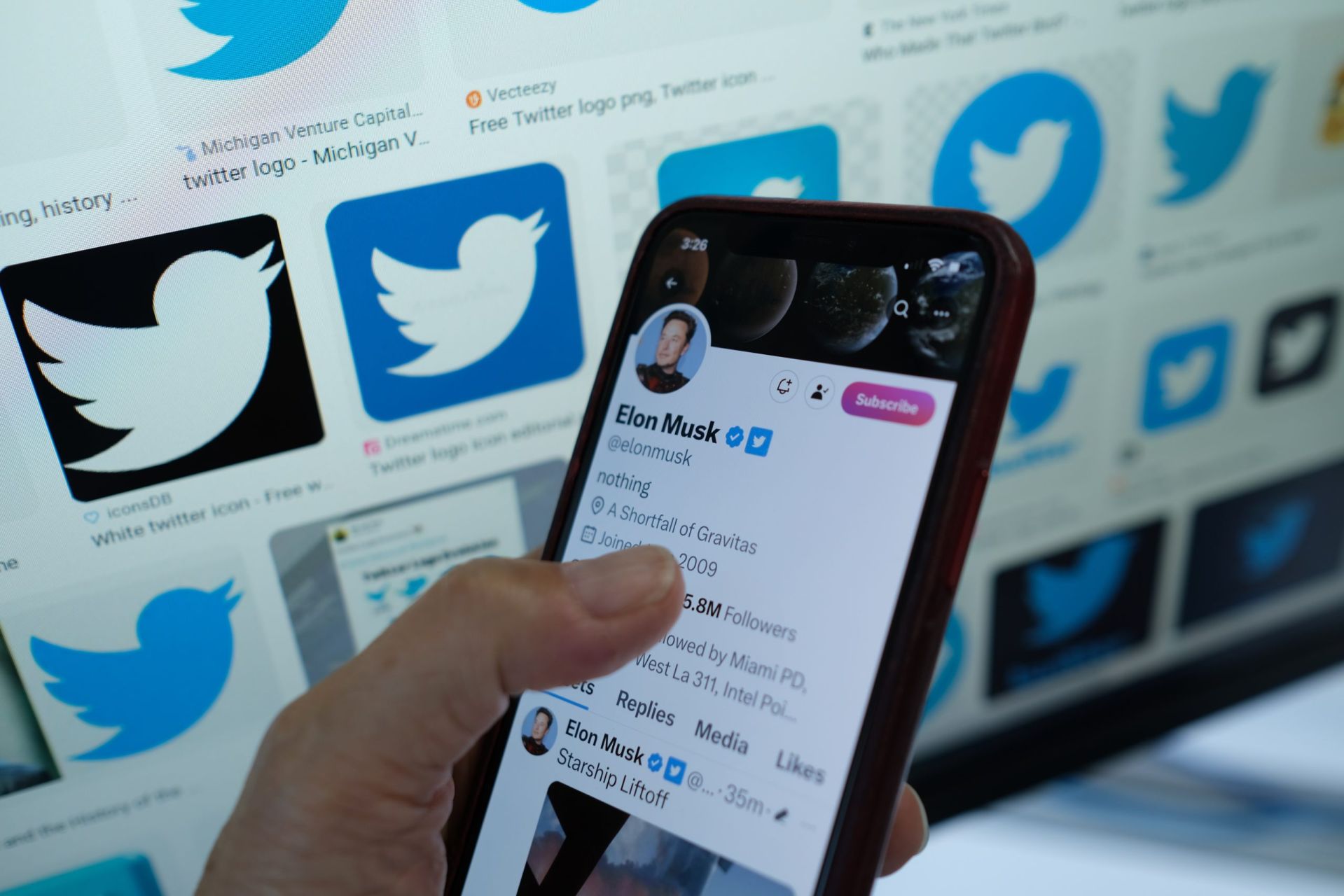 Twitter retire les badges bleus pour les non-payeurs