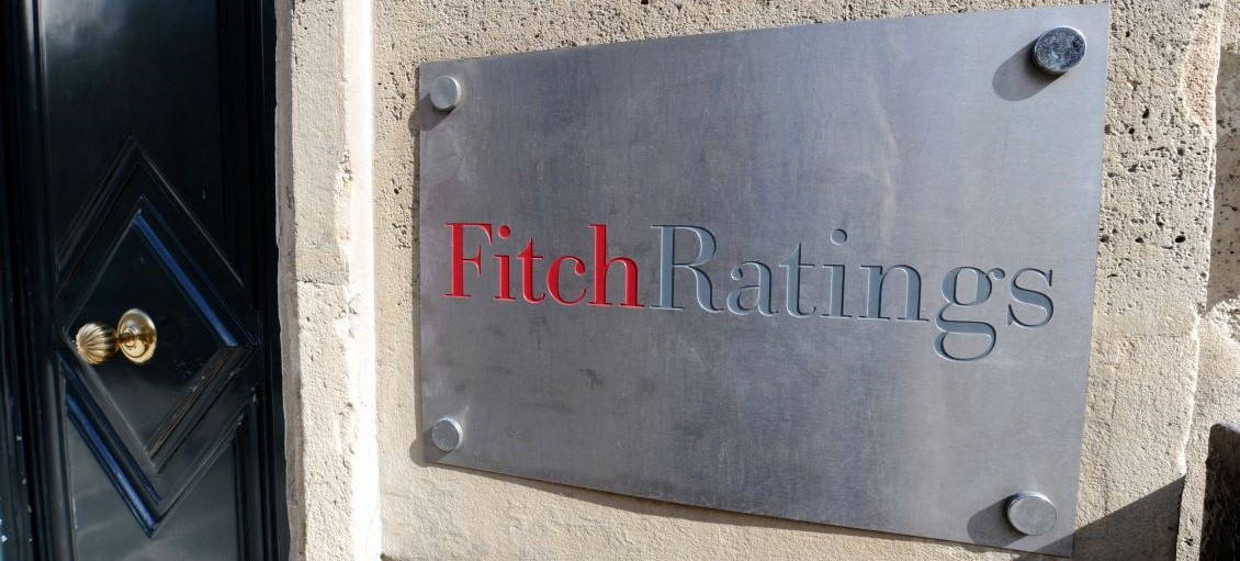 Alarmée par les tensions sociales, Fitch dégrade la note française