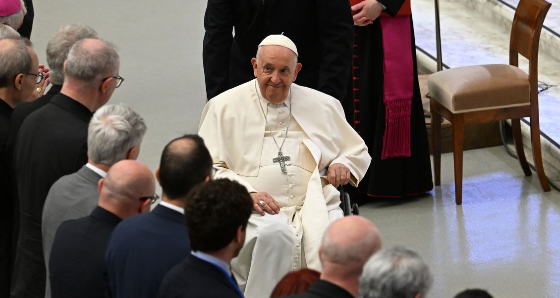 Le pape François, fiévreux, annule ses rendez-vous