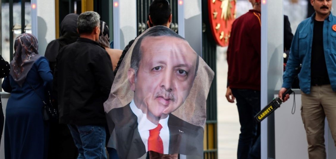 Après la victoire, Erdogan s'autohérite d'un pays en crise