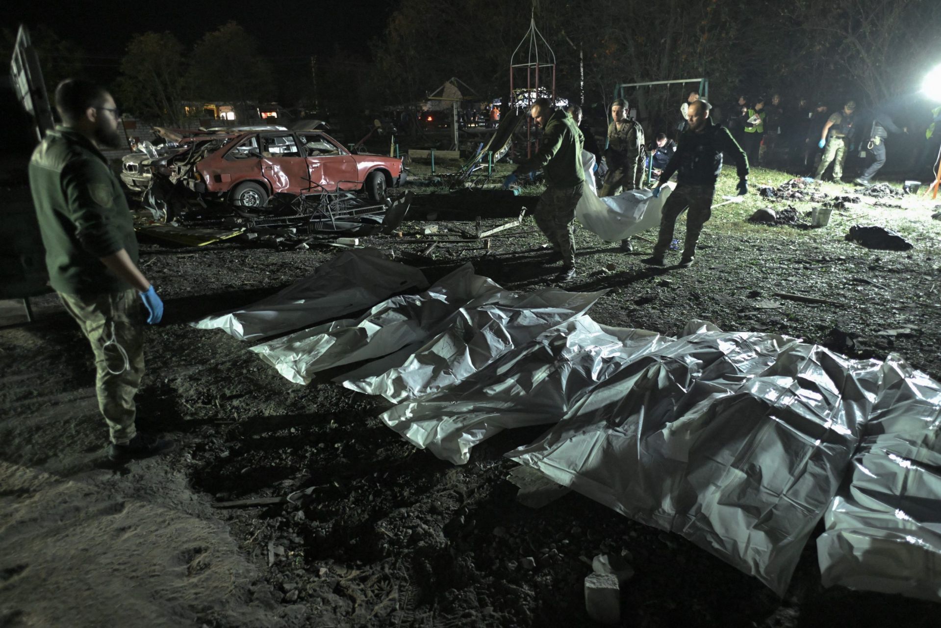 Ukraine : 51 morts dans une frappe russe lors de funérailles