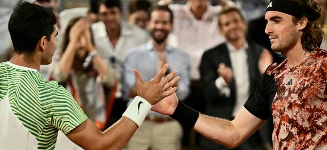 Roland-Garros: Alcaraz surclasse Tsitsipas et rejoint Djokovic en demi-finales