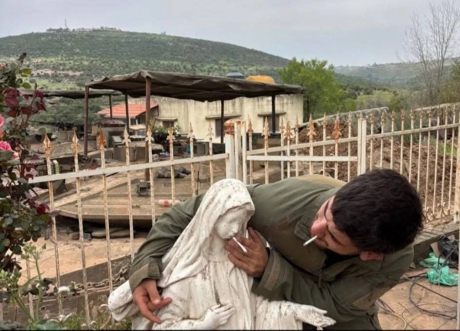 Liban: un soldat israélien fait fumer une statue de la Vierge, l'armée annonce une enquête