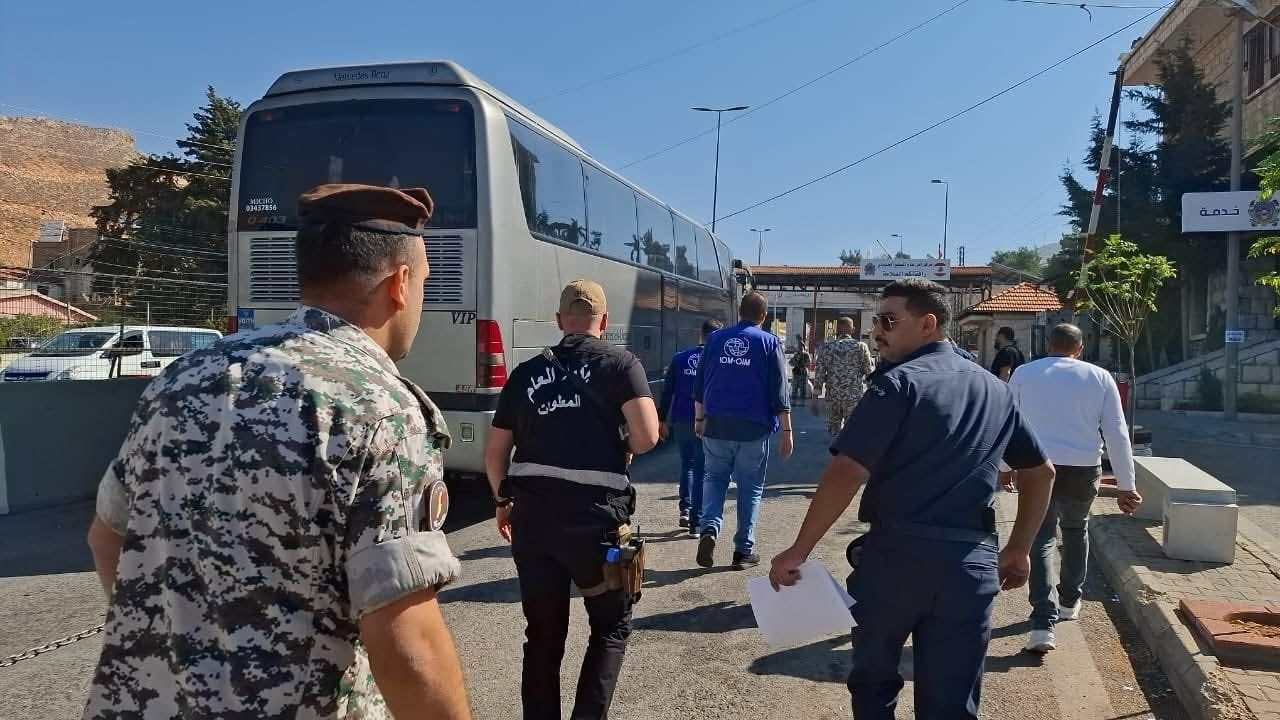 Cinquième vague de retours volontaires: plus de 400 déplacés syriens quittent le Liban