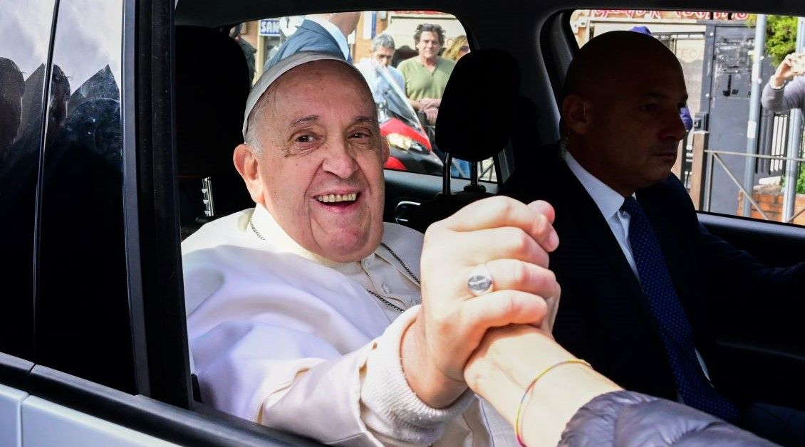 Le pape François est sorti de l'hôpital