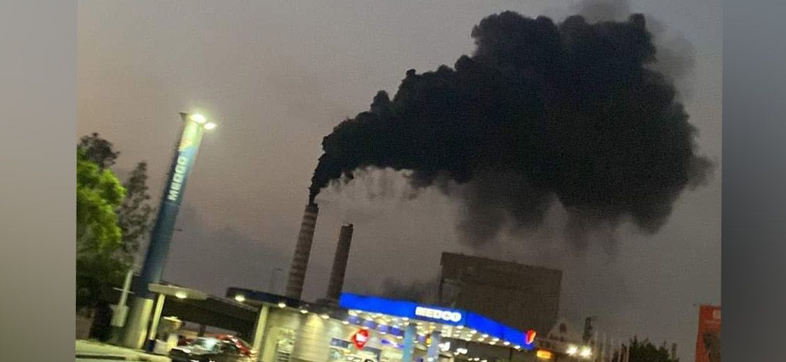 Une épaisse fumée noire couvre le ciel de Zouk