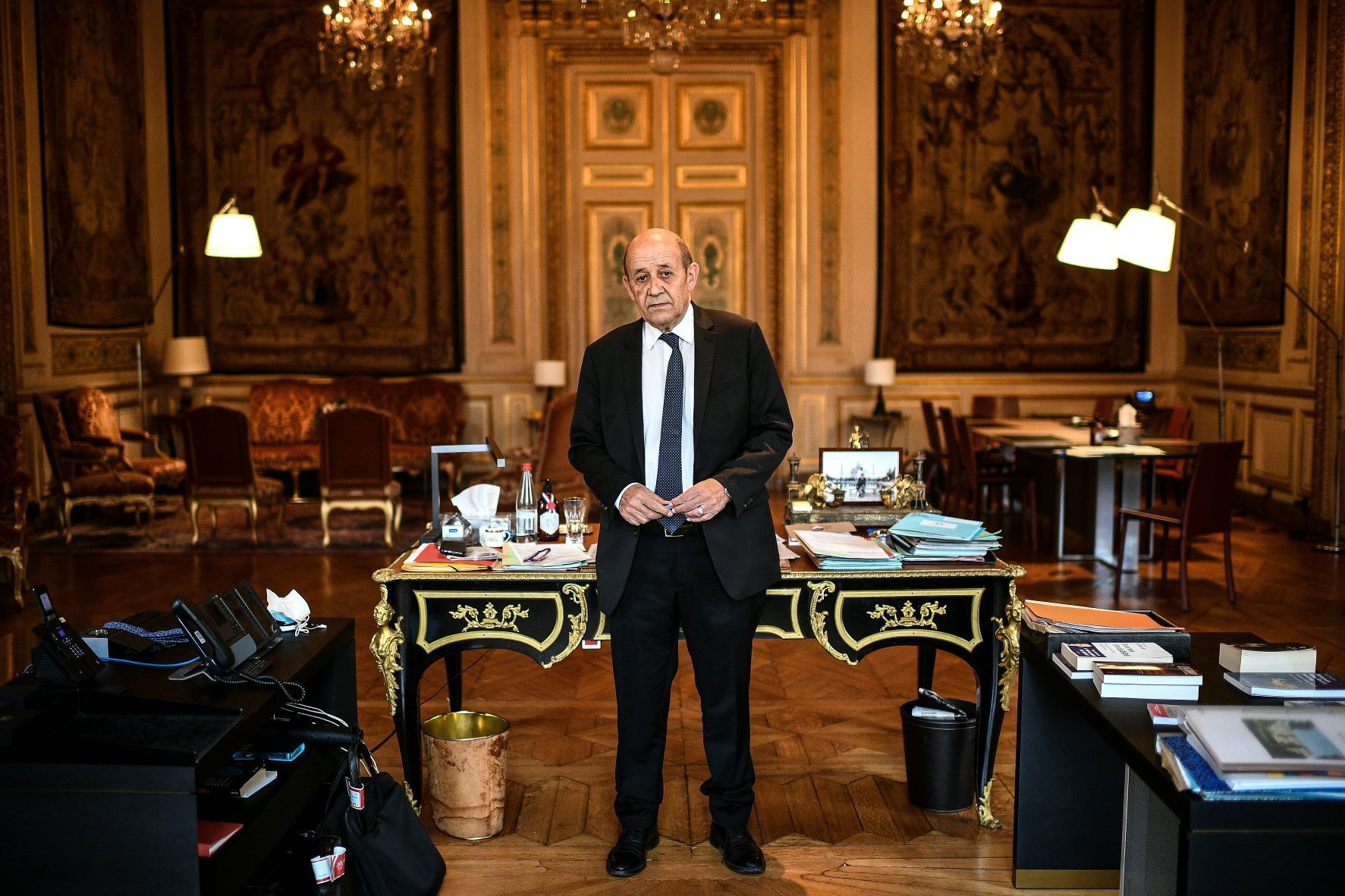 Le Drian: Les Russes tentent d'imposer un \