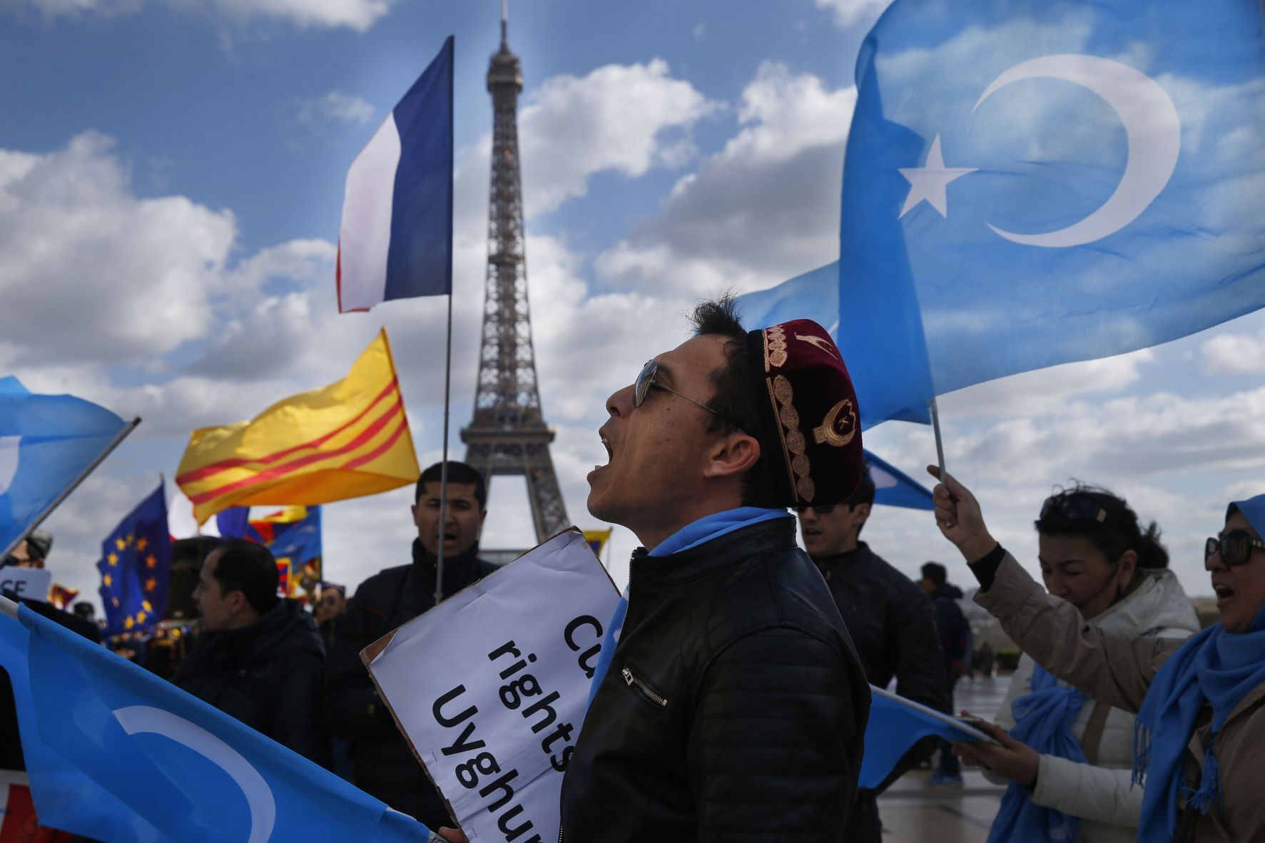 France: l'Assemblée dénonce le \