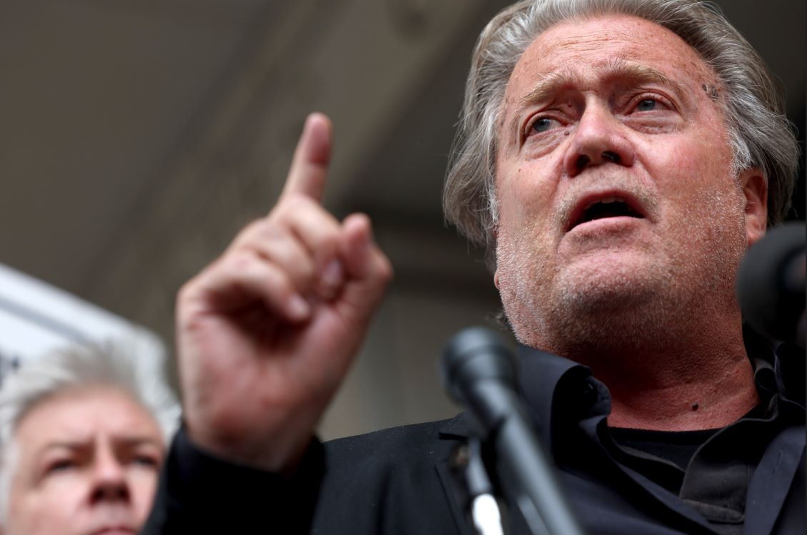 Assaut du capitole: l'extrémiste Steve Bannon reconnu coupable