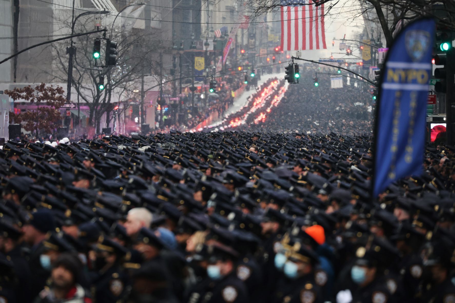 New York rend un hommage impressionnant à son jeune policier