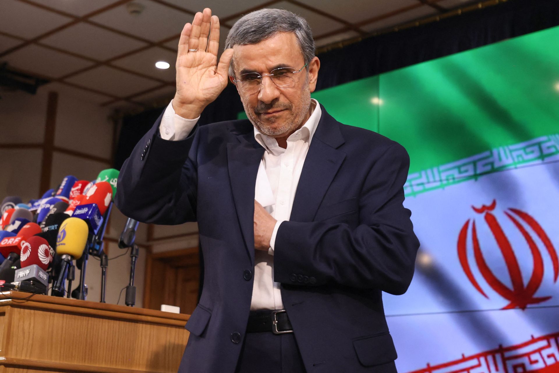  Ahmadinejad, l'ennemi devenu allié?