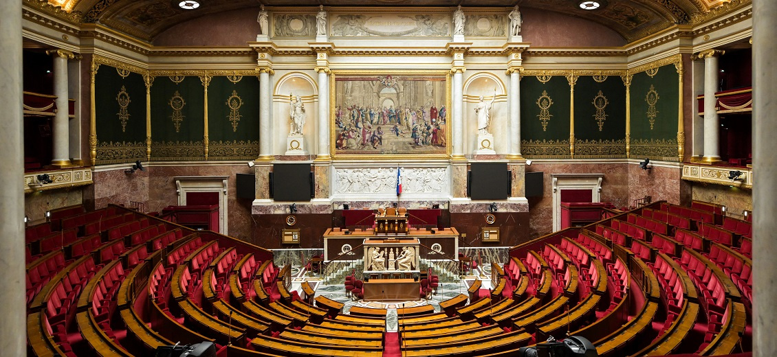 En France, début d'une semaine de batailles politiques décisives