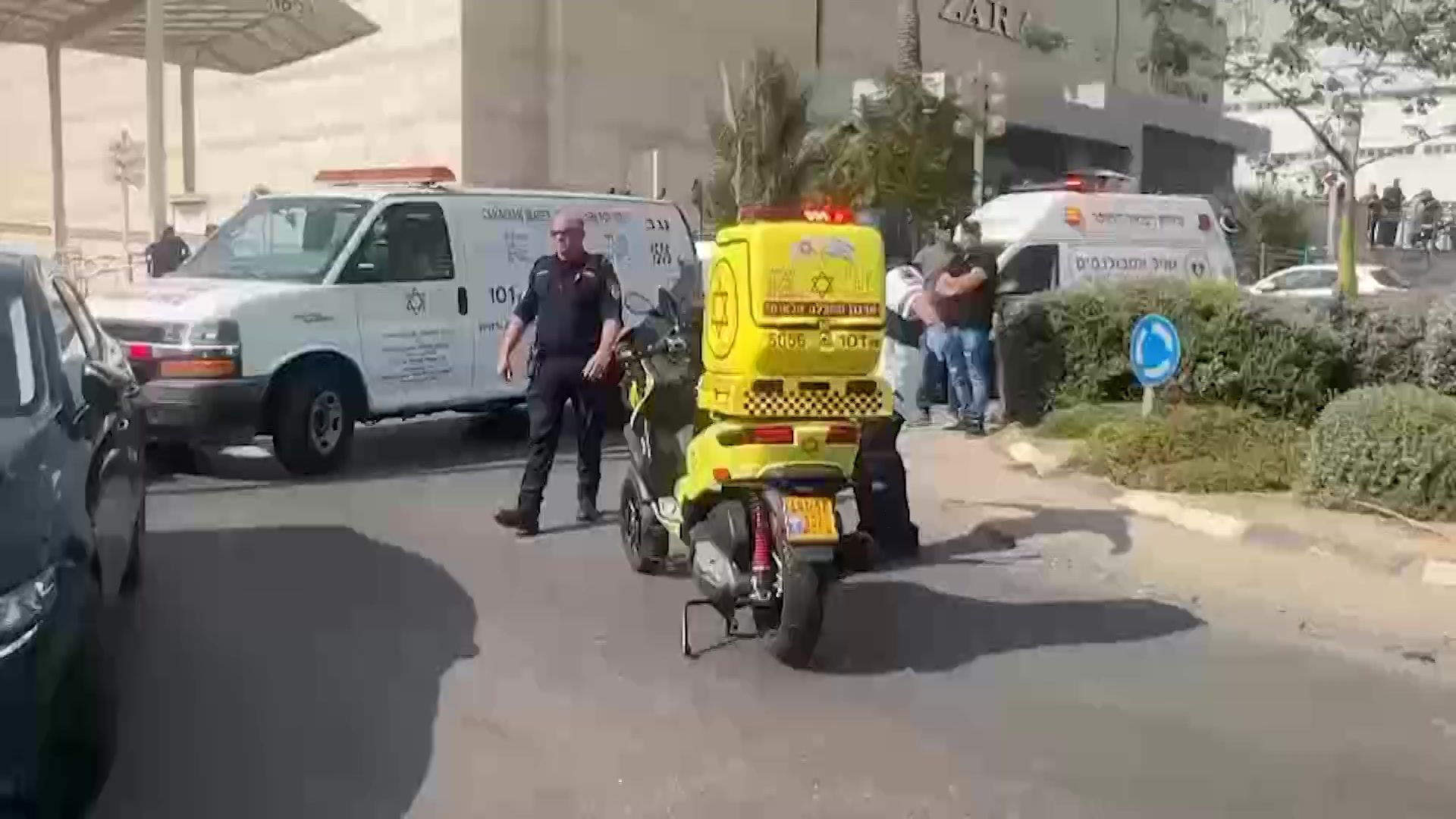 Israël: une femme tuée et dix blessés dans une attaque armée à Beersheva