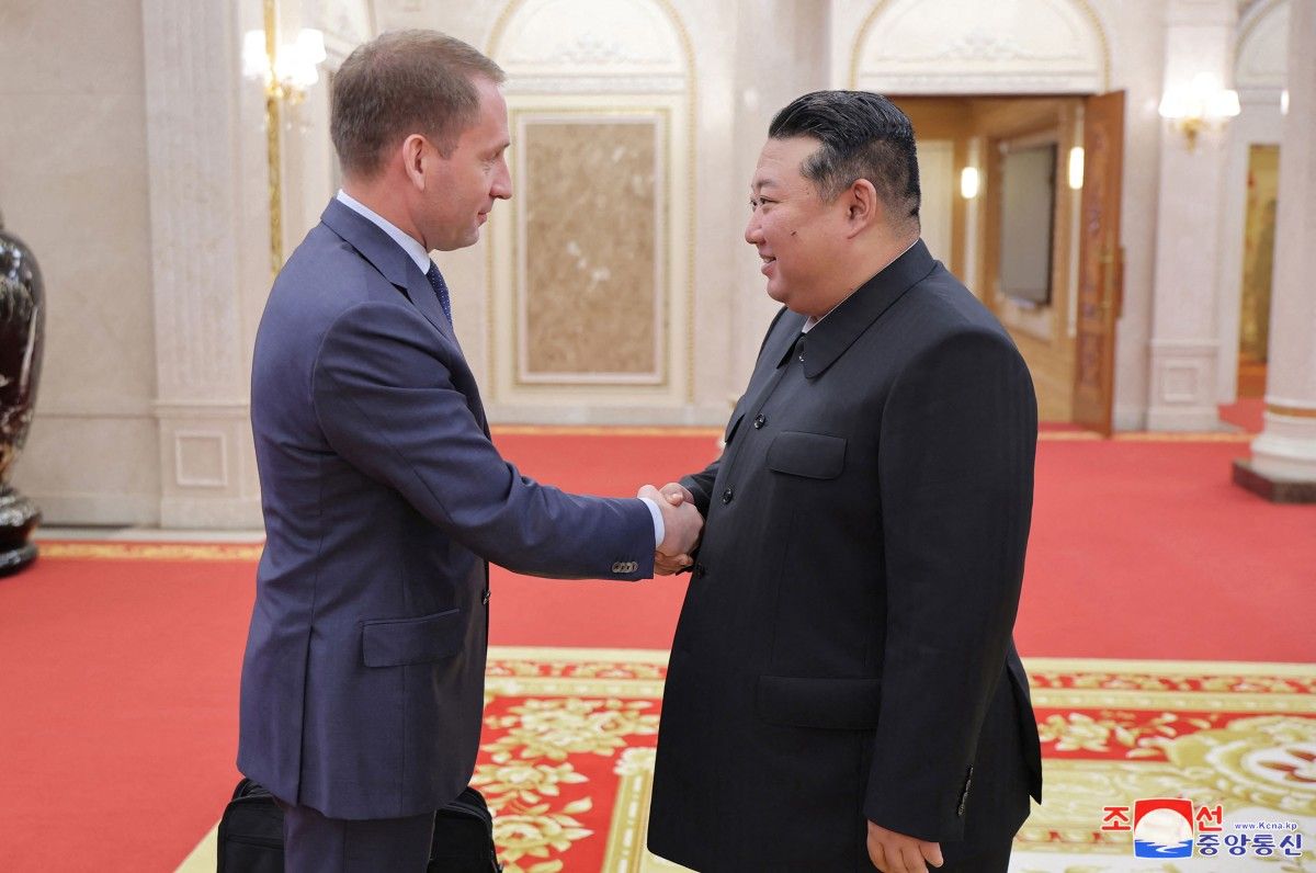 Kim Jung Un rencontre un ministre russe à Pyongyang