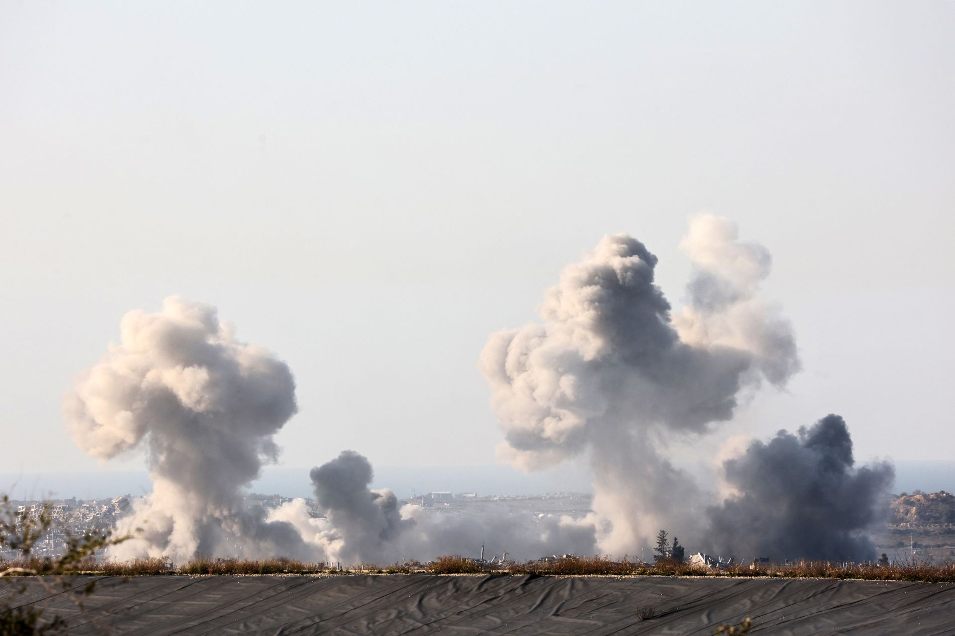 Gaza: bombardements à Jabalia, nouveau round de négociations au Qatar