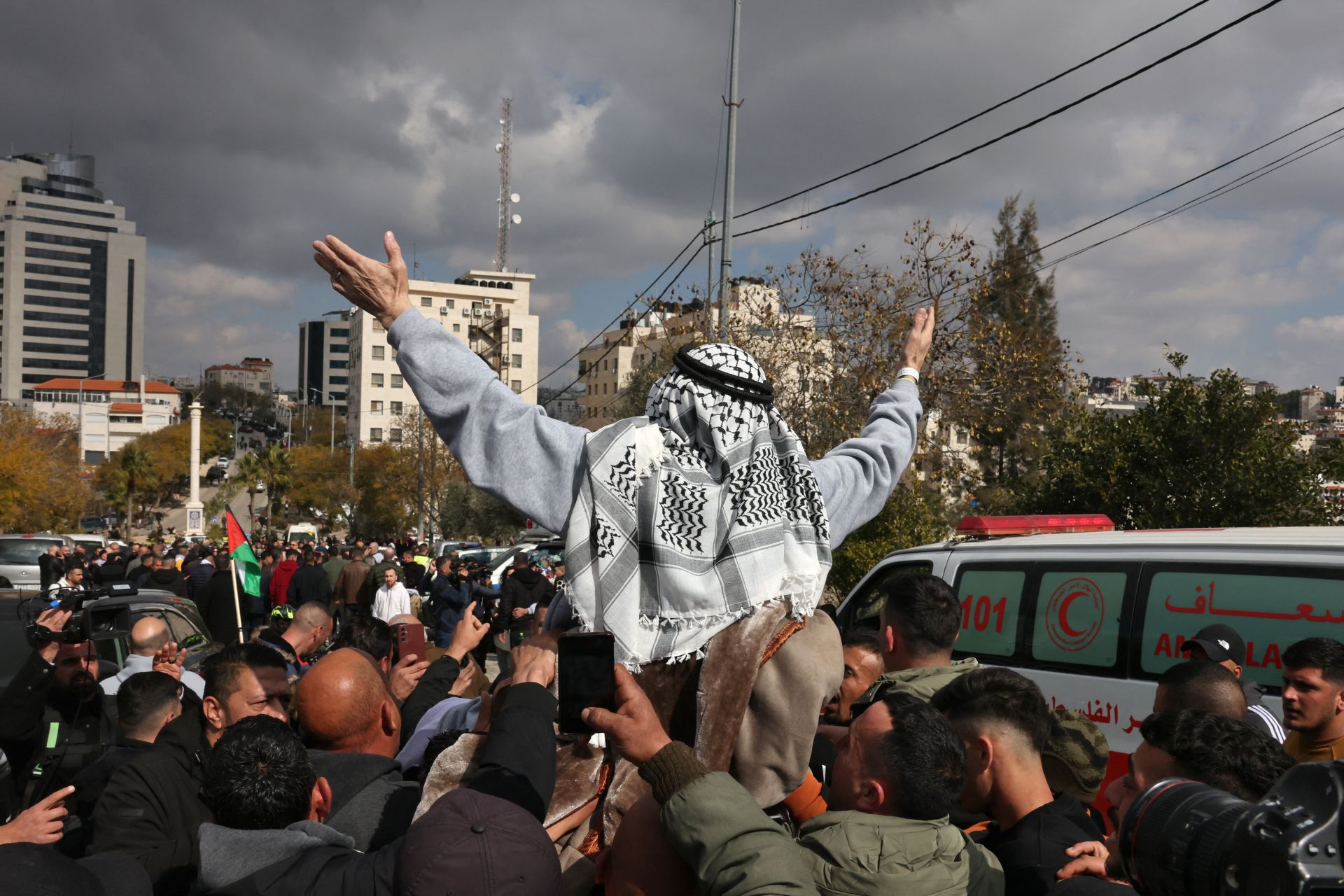 Trois bus de détenus palestiniens libérés arrivent dans la bande de Gaza