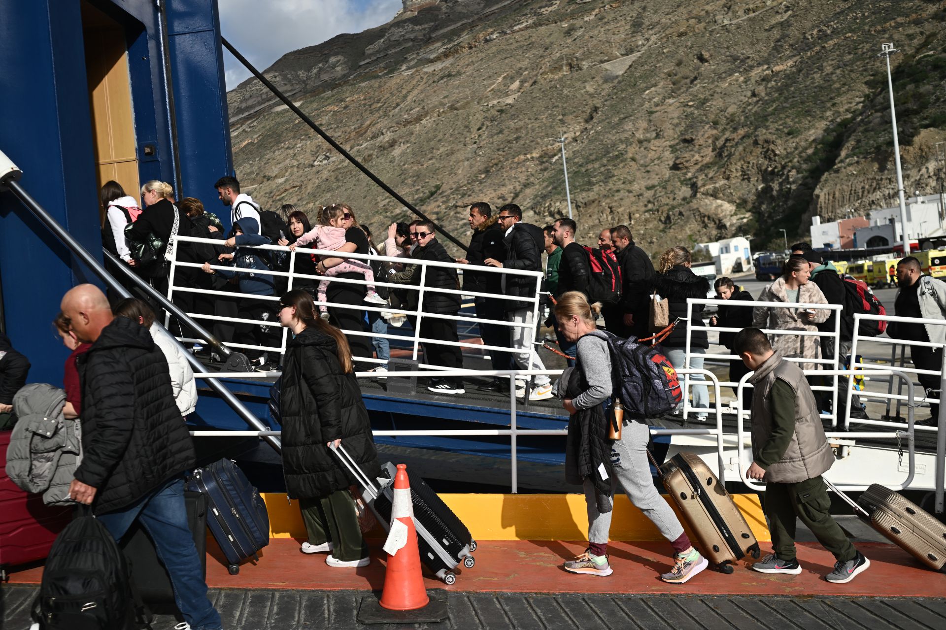 Grèce: 6.000 personnes ont quitté l'île de Santorin, les séismes continuent