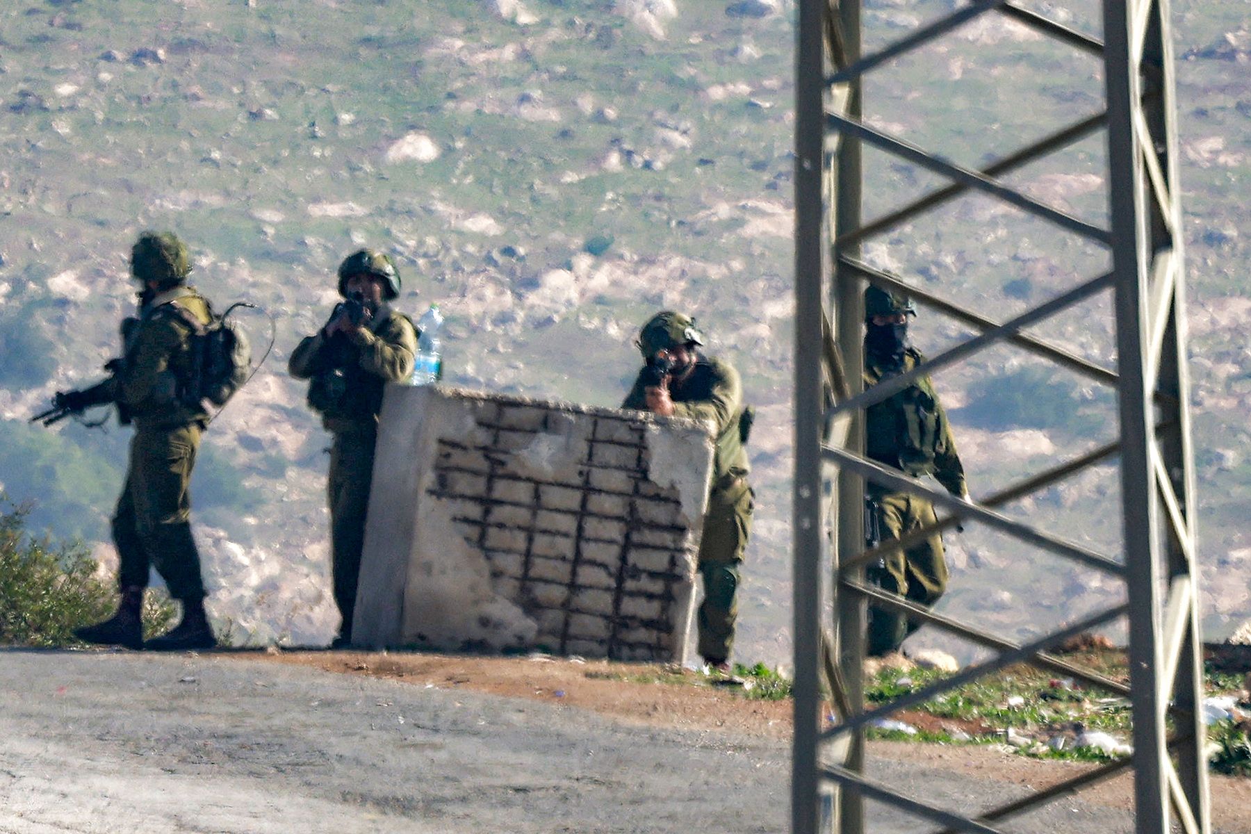  Tensions en Cisjordanie : un assaillant tué après avoir blessé deux soldats