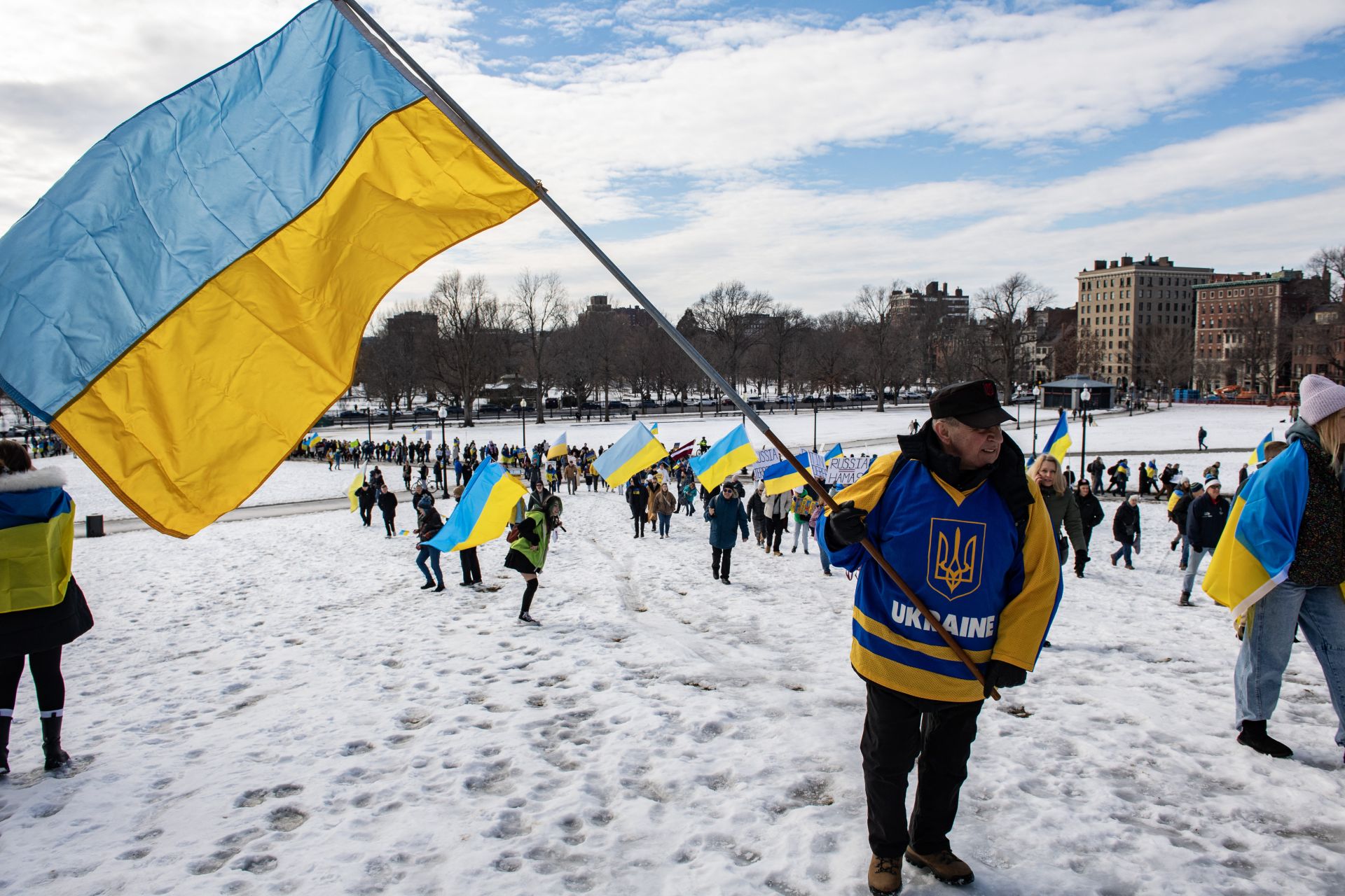 Ukraine: sommet à Kiev après trois ans de guerre