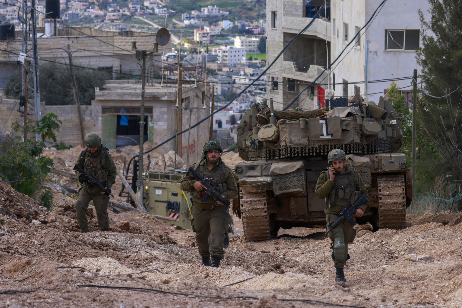 Cisjordanie: l'armée israélienne annonce étendre son offensive dans la ville de Jénine