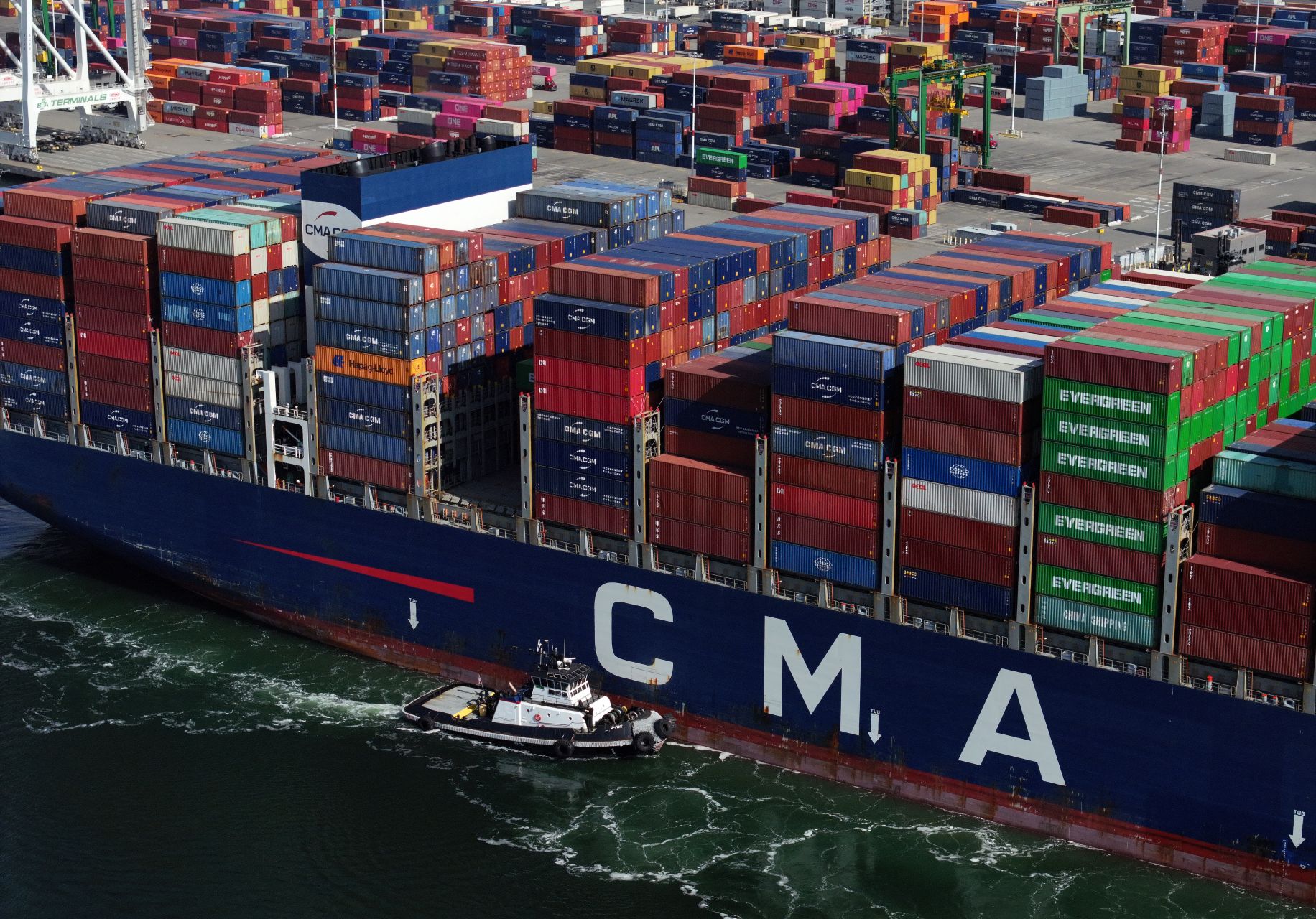 CMA CGM signe la commande de six porte-conteneurs en Inde, et y développe sa recherche