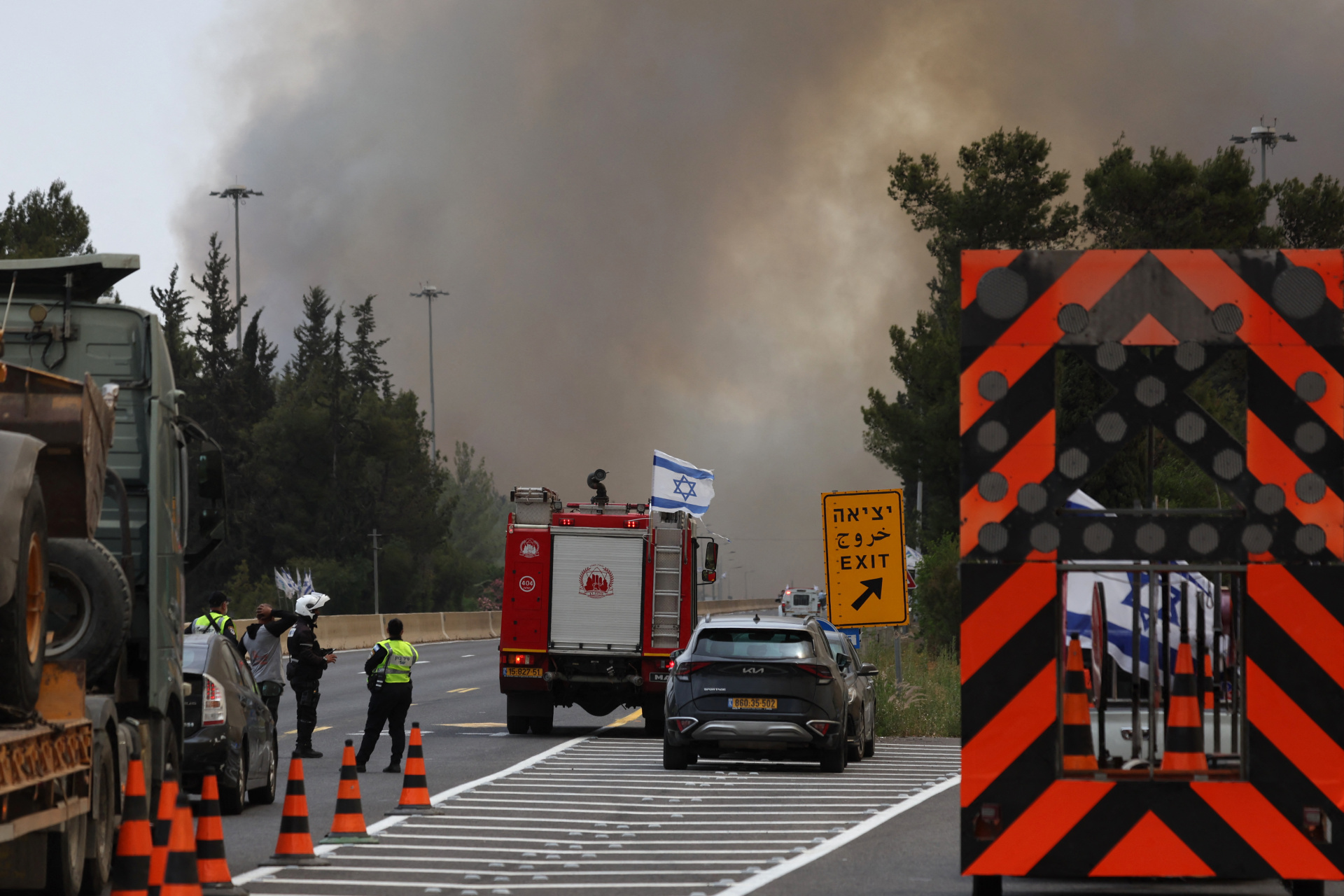 Des routes rouvertes en Israël mais les pompiers luttent toujours contre le feu