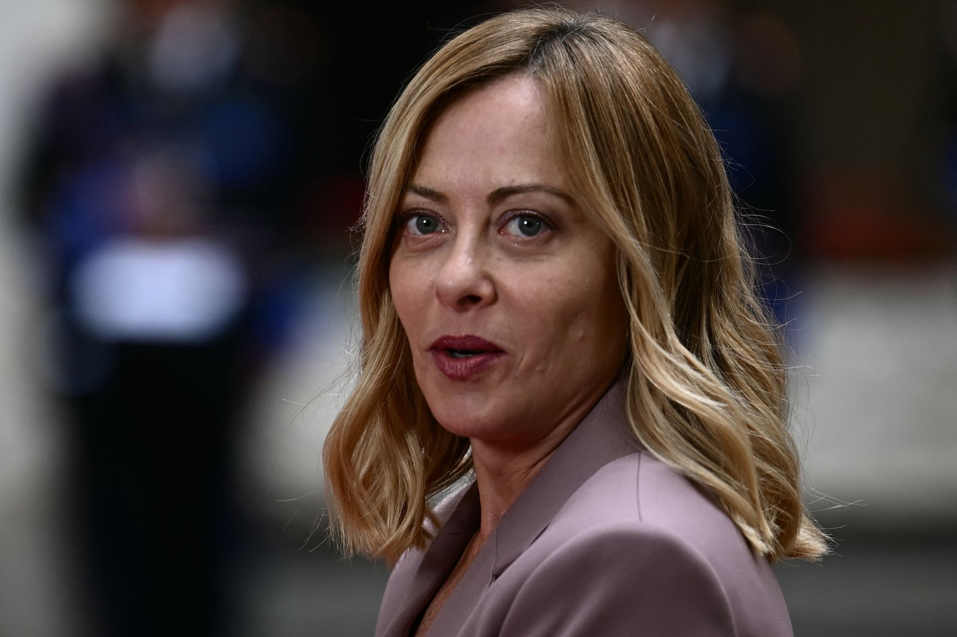 Meloni reçoit ensemble Vance et von der Leyen dimanche à Rome