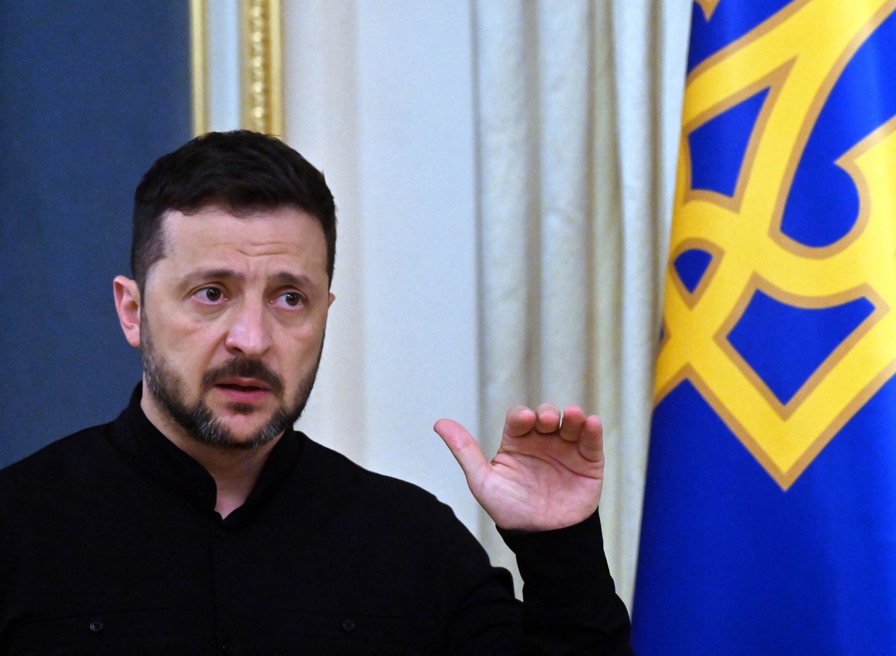 Le Kremlin repousse l'idée d'un sommet entre Zelensky, Poutine et Trump