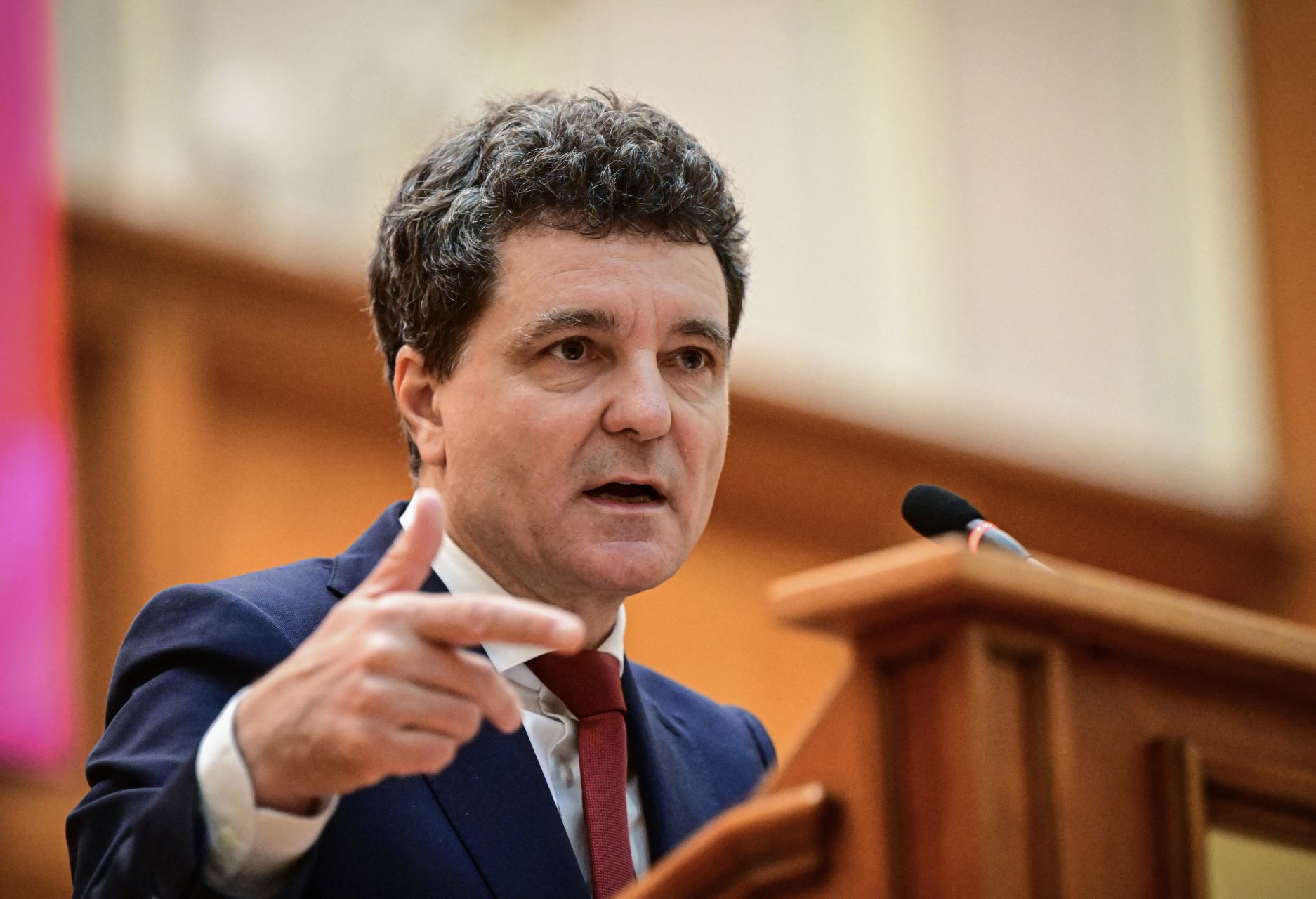 Le pro-européen Nicusor Dan investi président de la Roumanie
