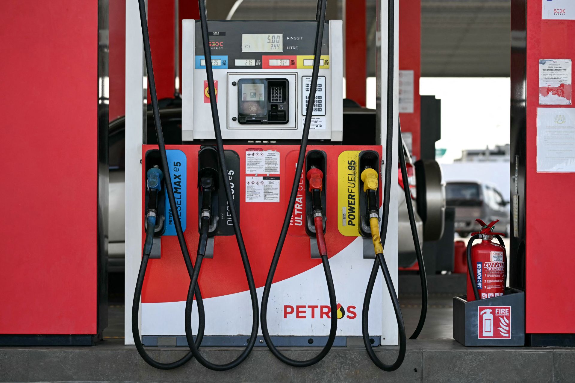 Carburants: retour au calme après une tempête fiscale