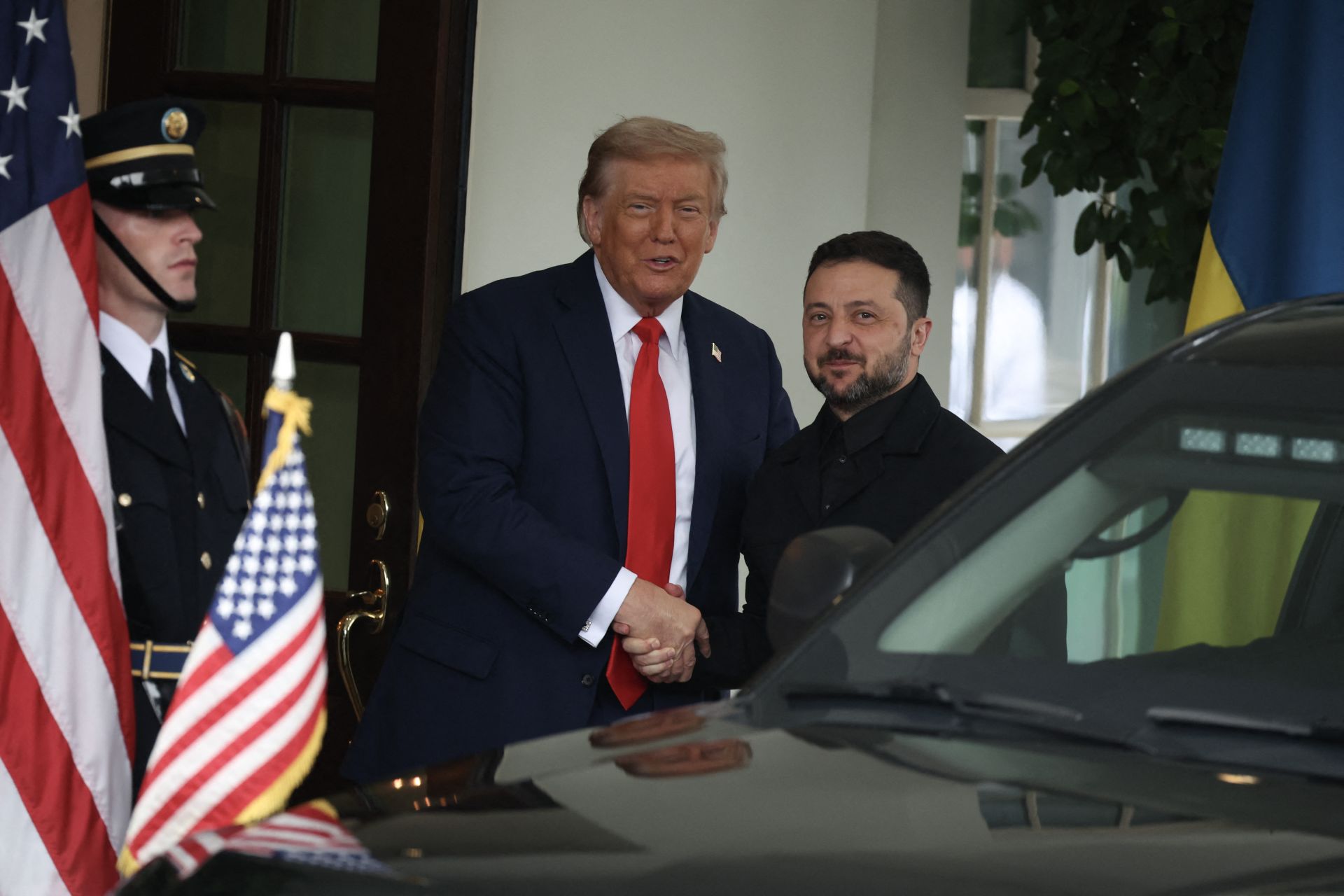 Trump reçoit aimablement Zelensky et exprime son optimisme sur la paix en Ukraine