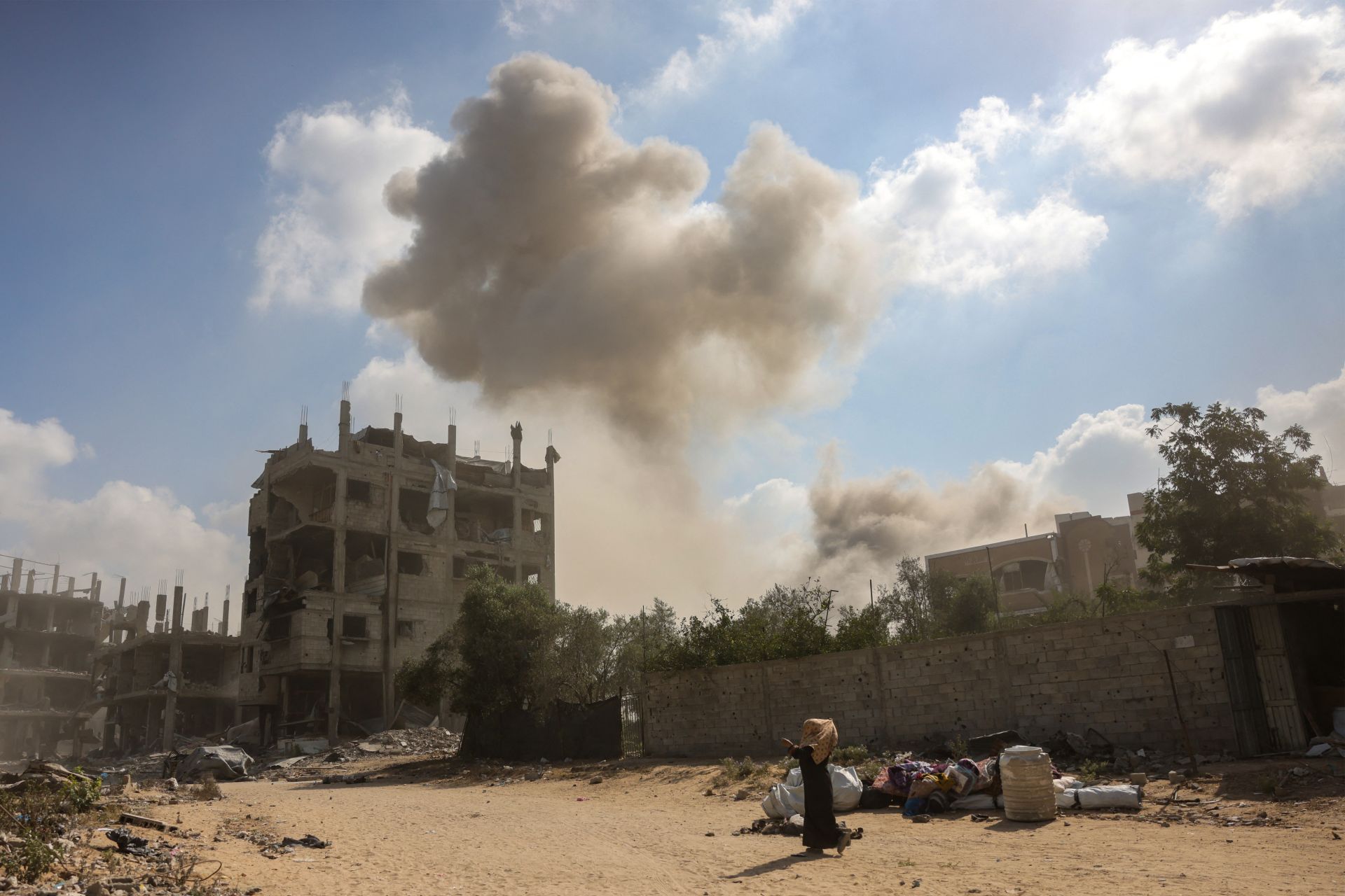 Gaza: cinq journalistes tués dans des frappes sur un hôpital imputées à Israël