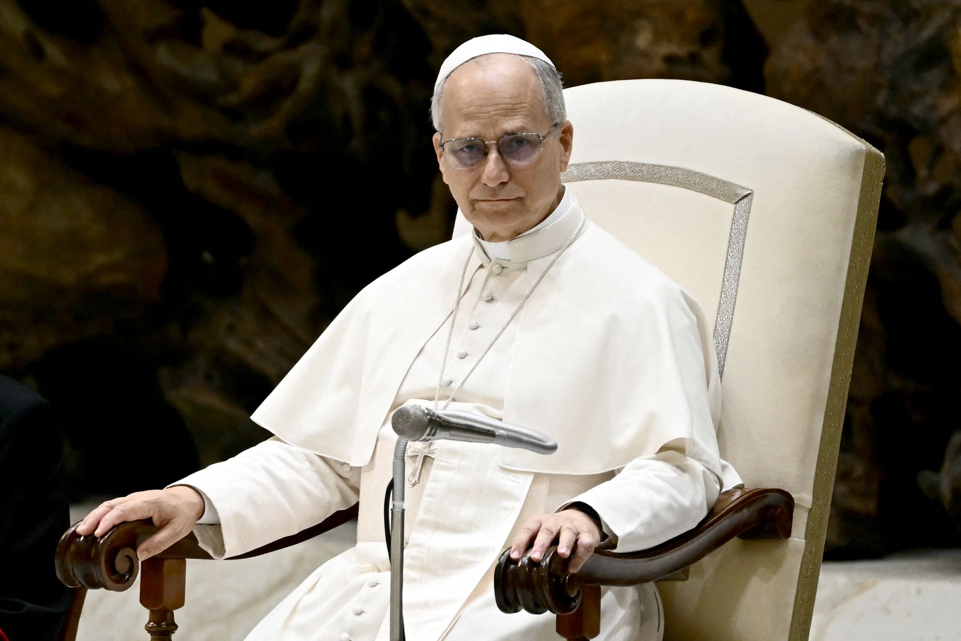 Le pape appelle à mettre un terme à la «pandémie des armes»