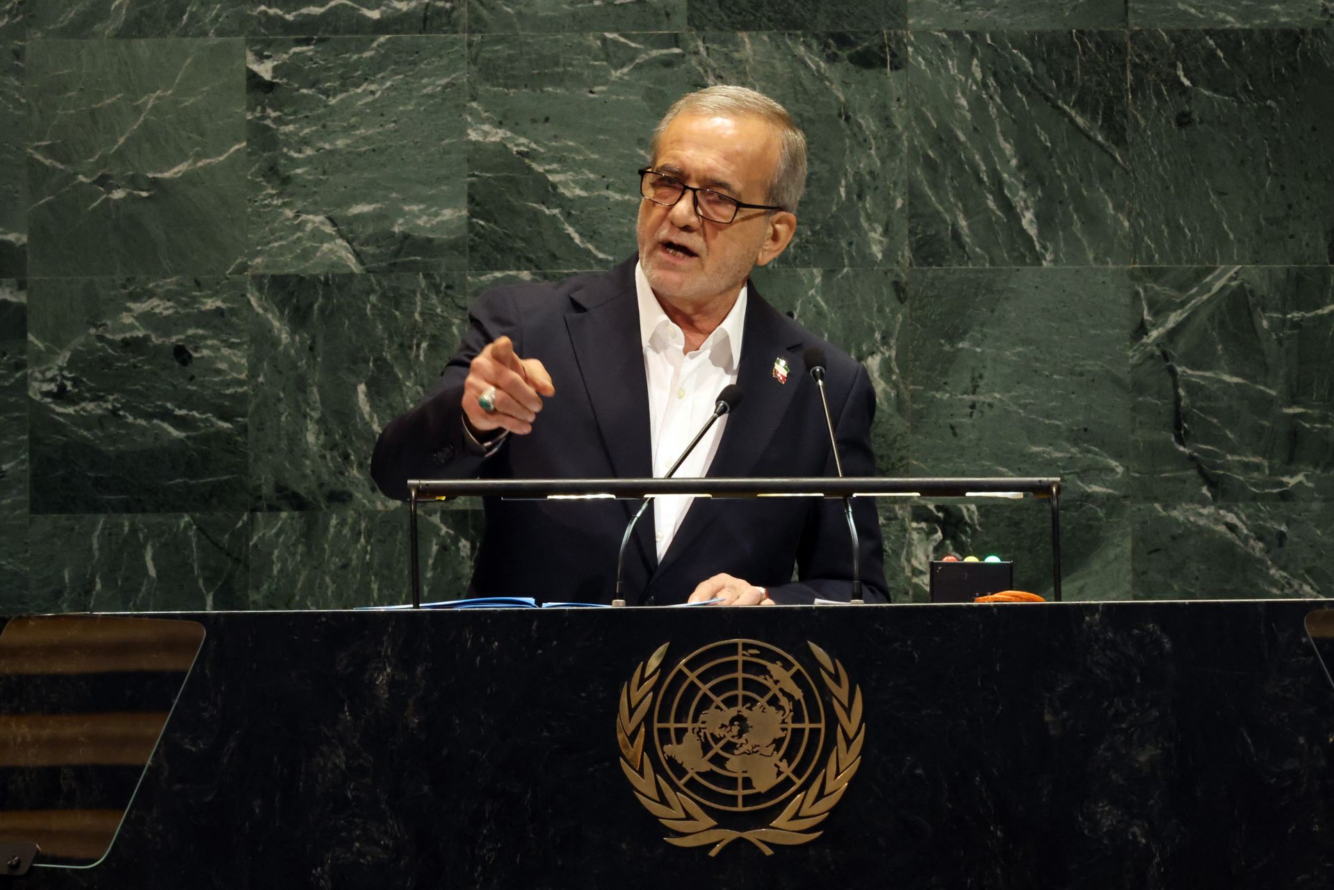 Iran: le président appelle la population à «accepter» l'impact économique de la guerre