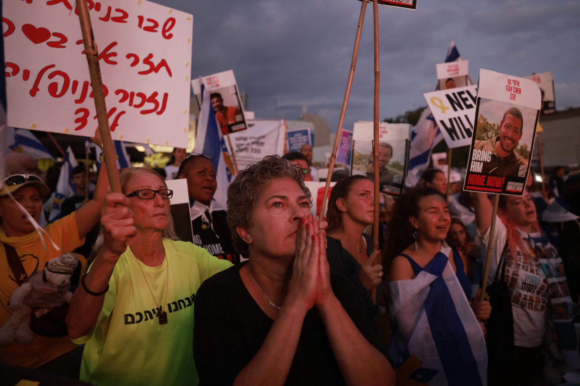 Israël attend les corps d'otages, la Turquie envoie des équipes de recherche