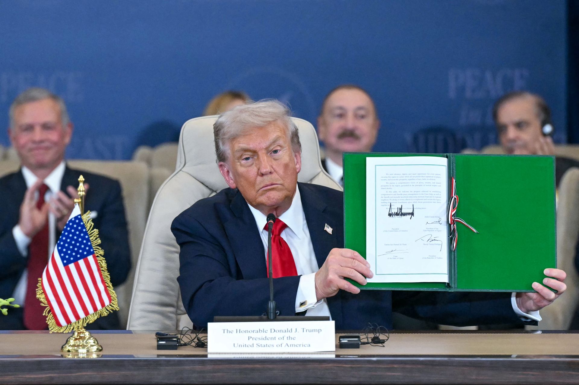 Trump proclame un «jour formidable pour le Moyen-Orient» devant un Sommet sur Gaza