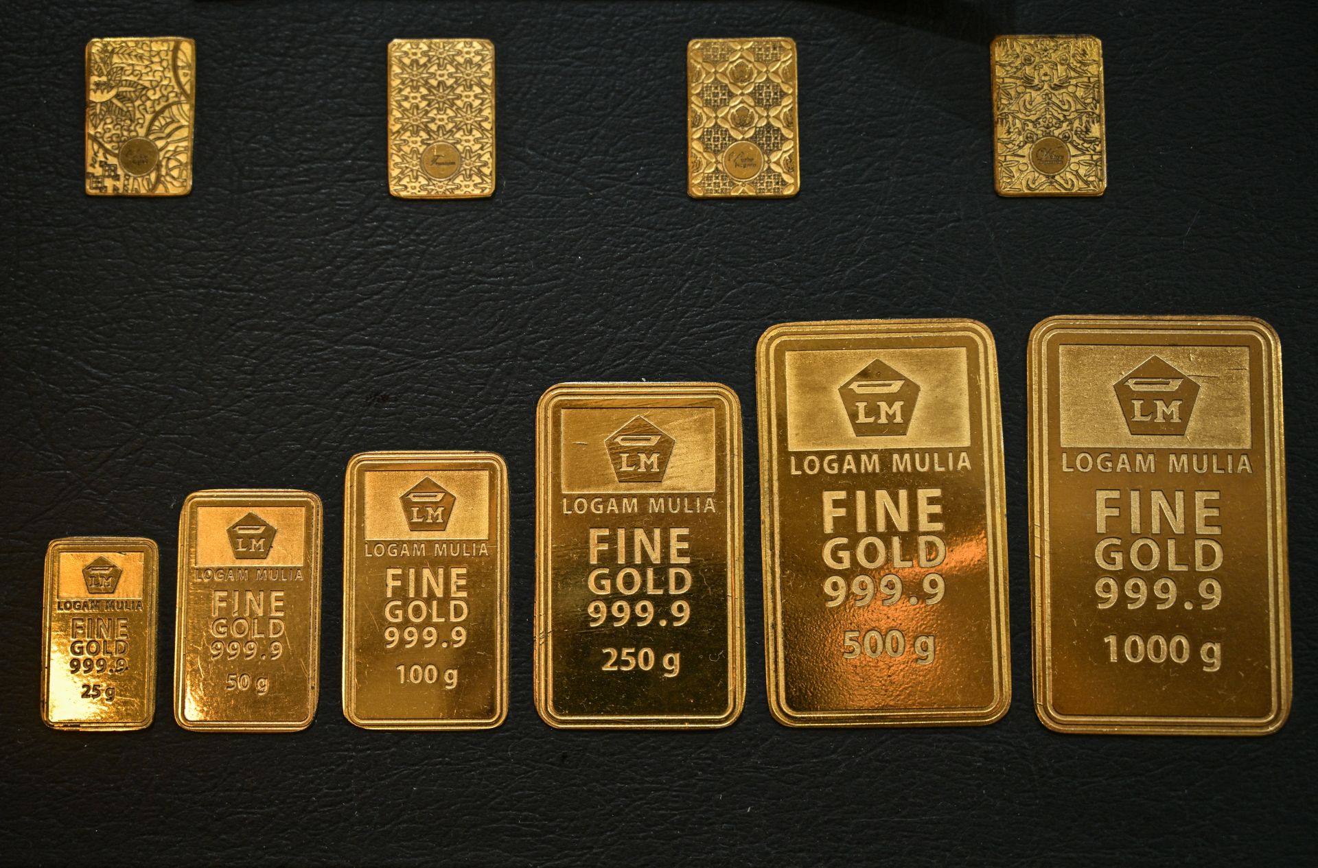 L’or enchaîne une neuvième semaine de hausse, les Bourses mondiales sous pression