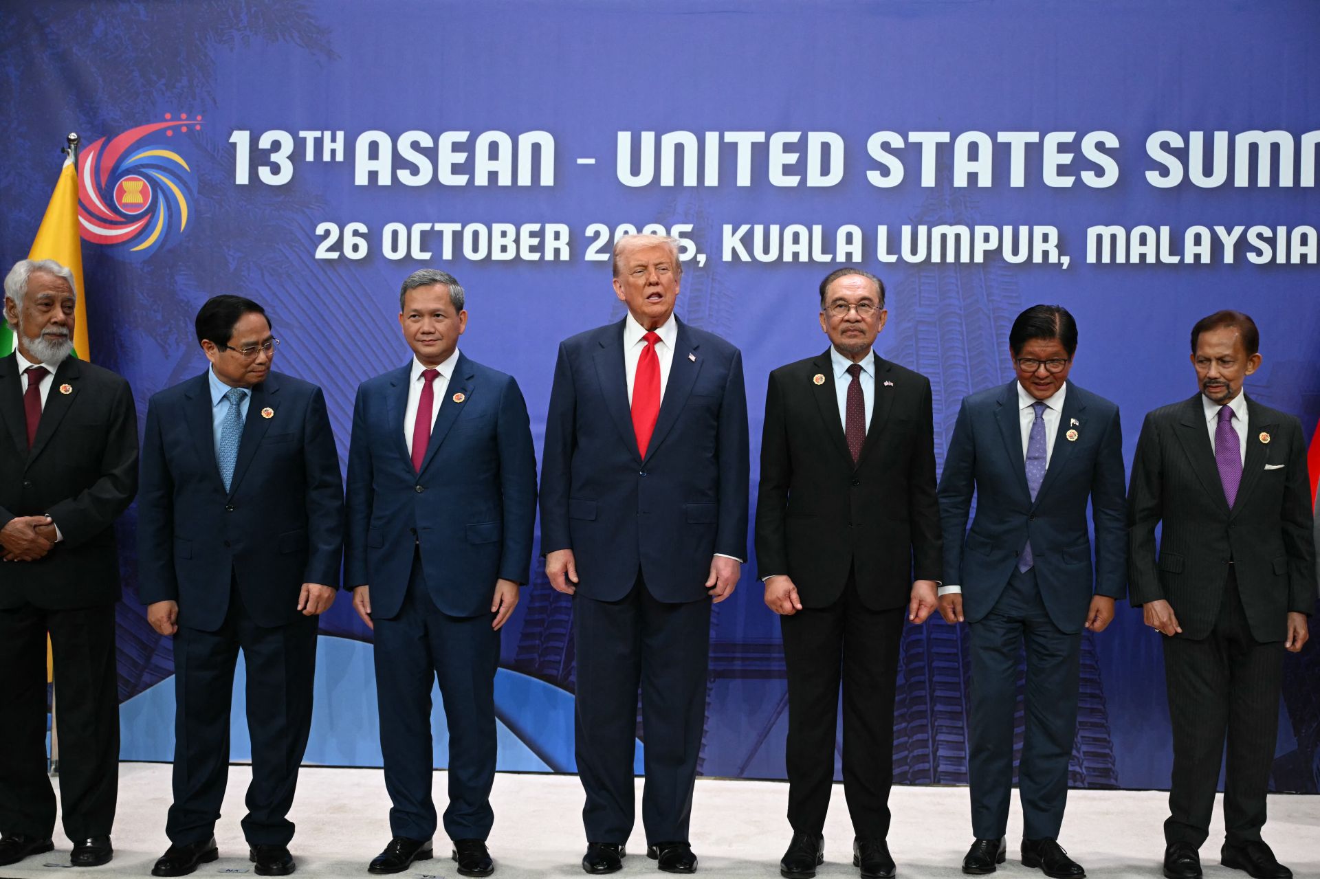 Commerce et minéraux critiques: les accords signés par Trump en Asie du Sud-Est