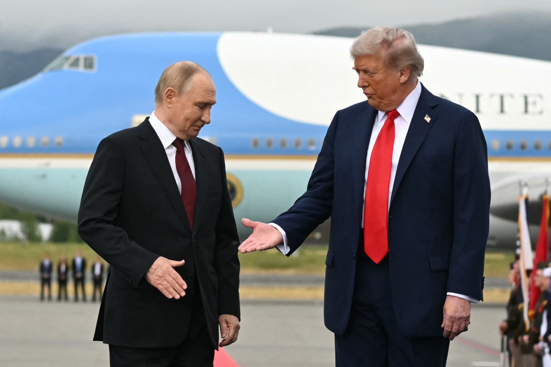 Un an après le sommet Trump-Poutine en Alaska, un «esprit d'Anchorage» introuvable